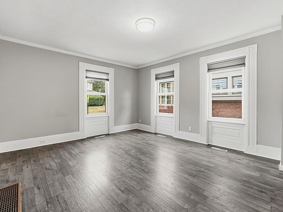 5th image of 305 W 7th St
