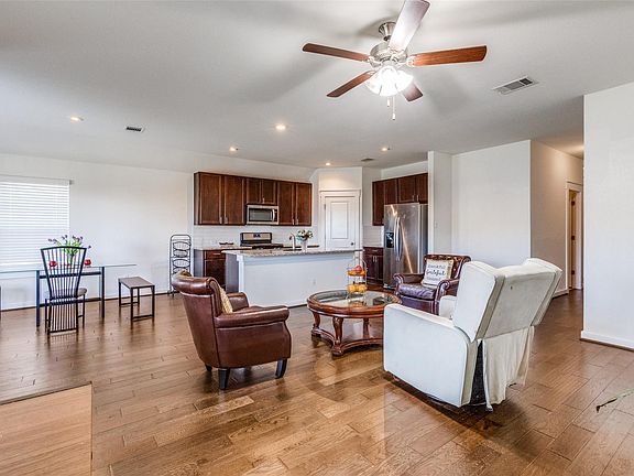 5th image of 17240 Casanova Ave