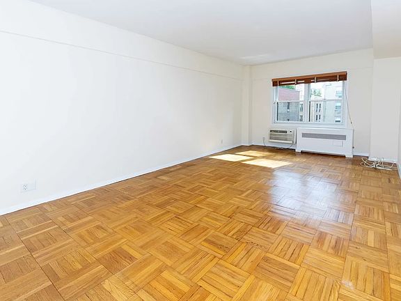 4th image of 144 E 84th St APT 10G