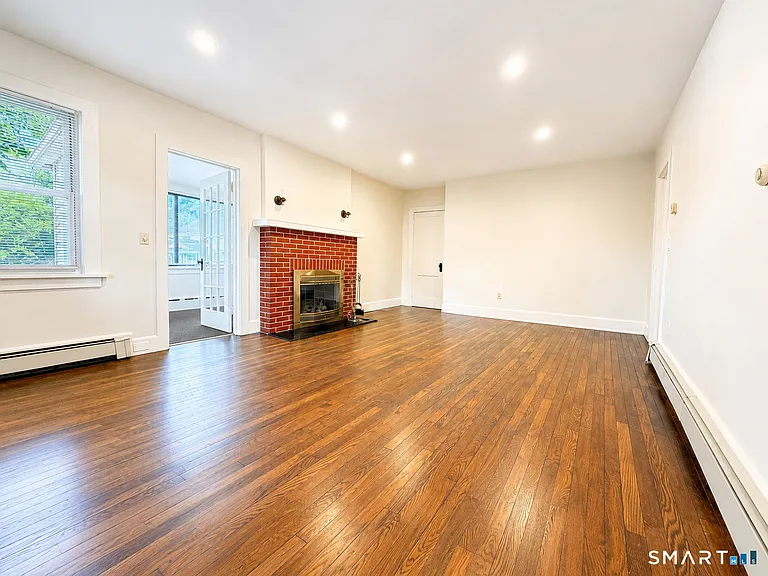 291 Strawberry Hill Ave — Photo 4