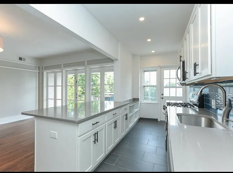 525 Graydon Ave #6 — Photo 3