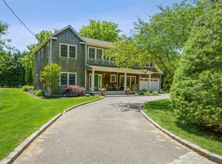 27 Lamb Ave, East Quogue, NY 11942