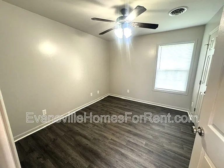 1711 Ewing Ave — Photo 7