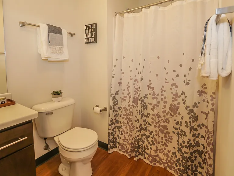 142 W Johnson St — Photo 25