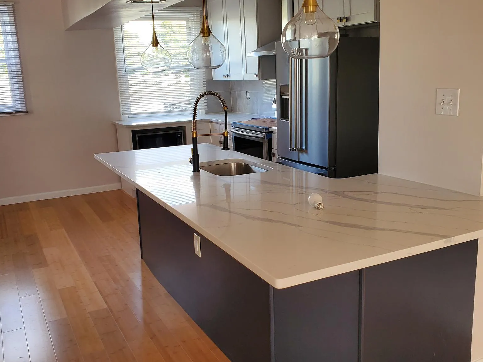 3 bed, 1024 sqft, $2,350 — Photo 1