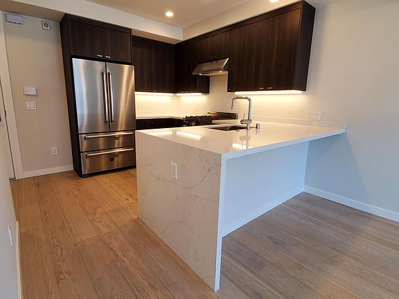5th image of 2600 Harrison St #202