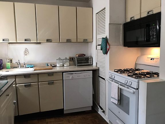 5th image of 222 W Willow St Floor 2