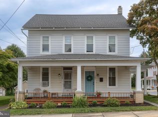 102 S 9th St, Akron, PA 17501