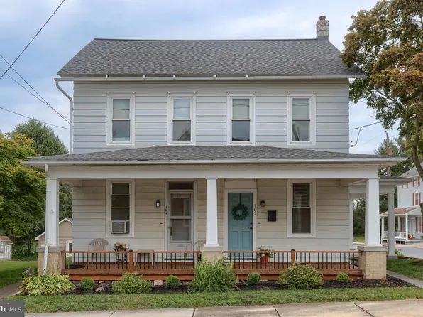 102 S 9th St, Akron, PA 17501