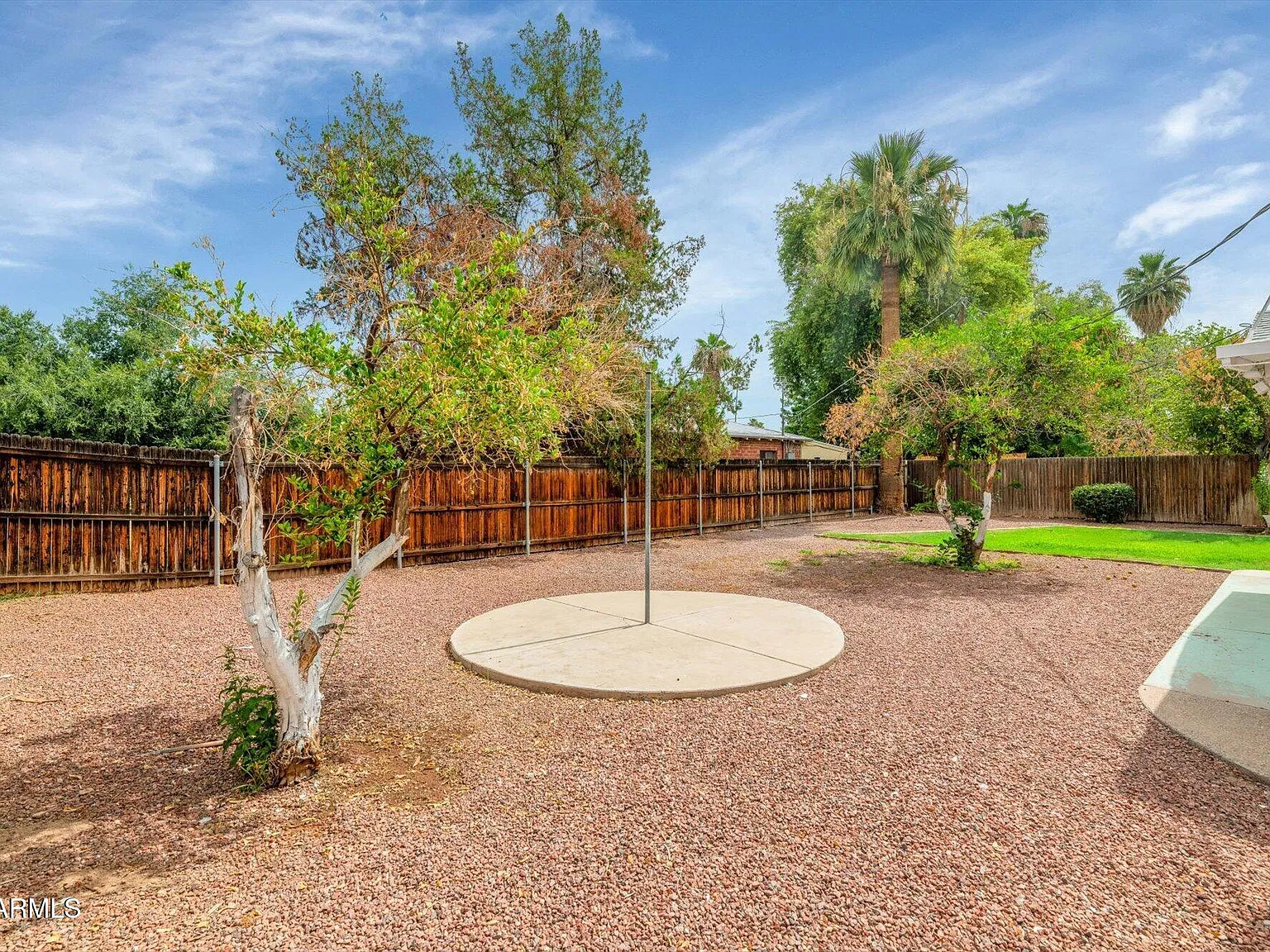 4 bed, 2.0 bath, 1568 sqft, $2,500 — Photo 2