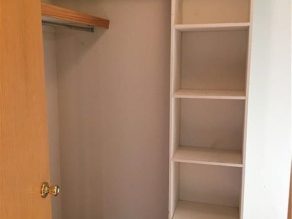 5th image of 5 Regent Ln