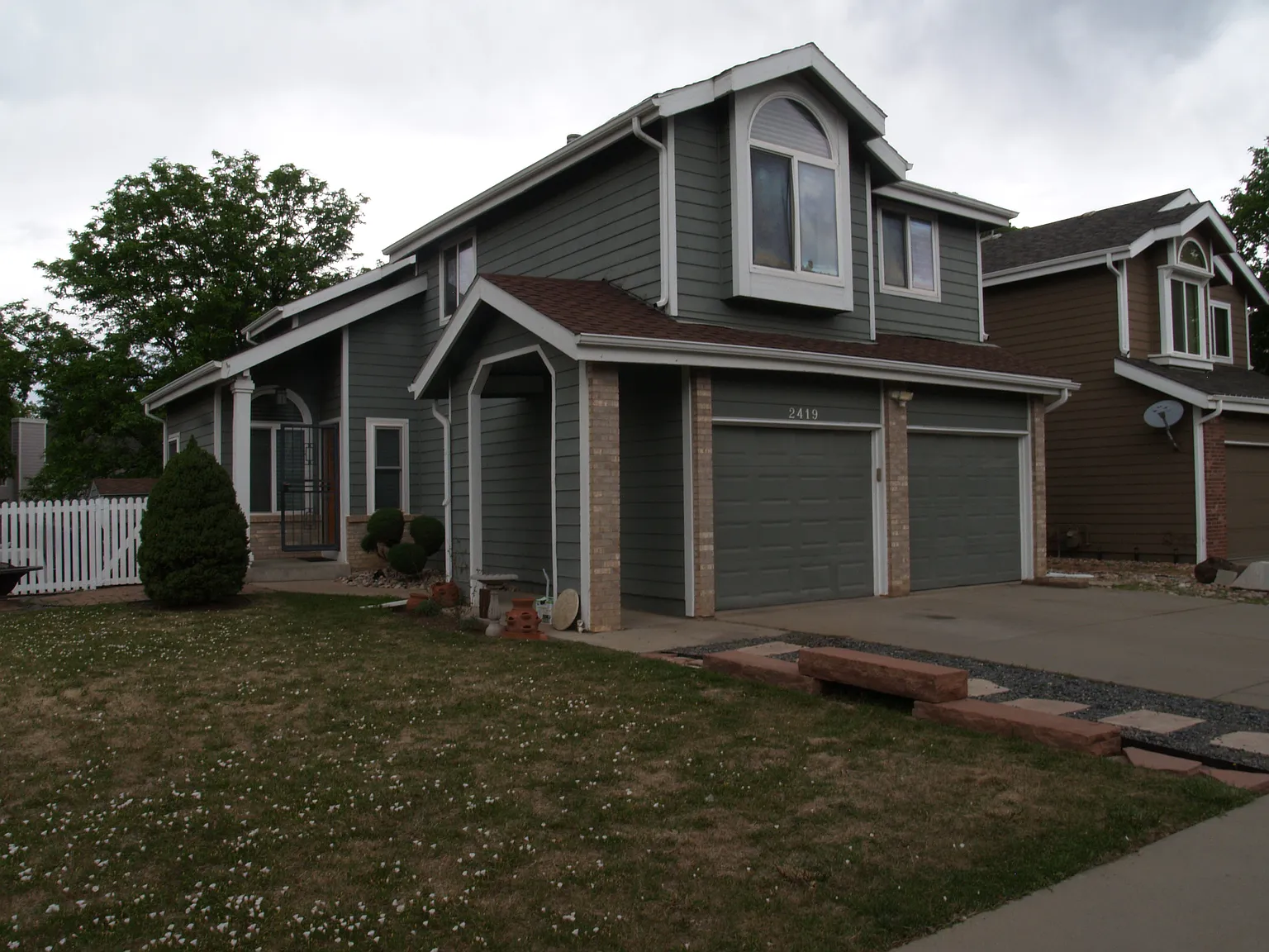 4 bed, 3.5 bath, 2500 sqft, $3,300 — Photo 2