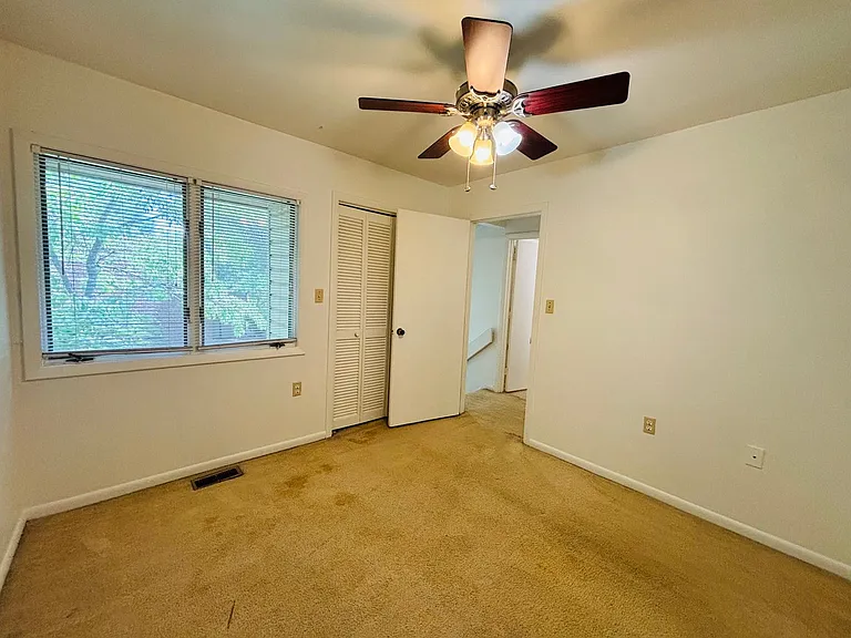 328 Shenandoah Cir — Photo 10