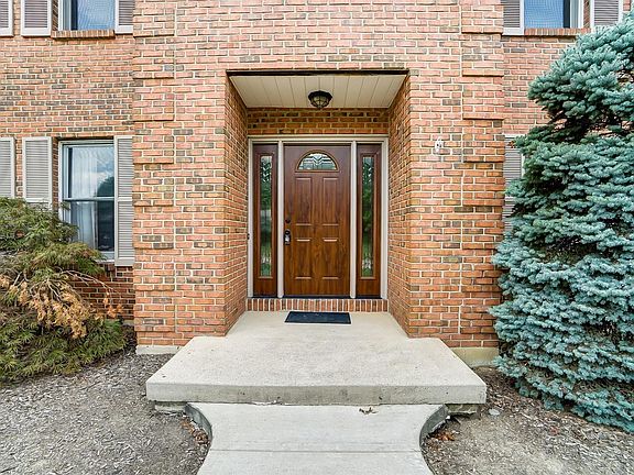 3rd image of 3707 Saratoga Dr