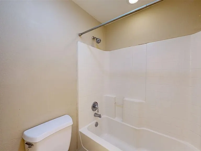 1724 Boardwalk Ct — Photo 17