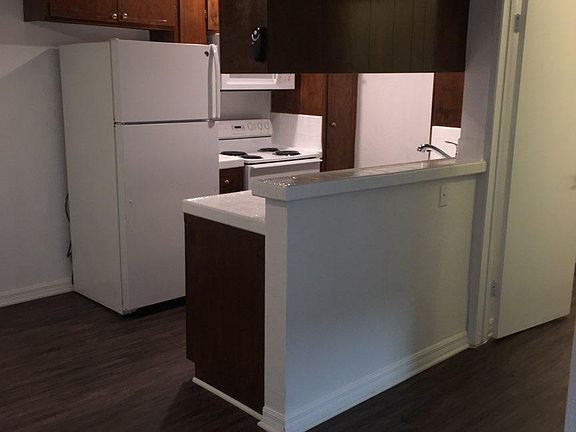 2nd image of 1834 S Bentley Ave APT 106
