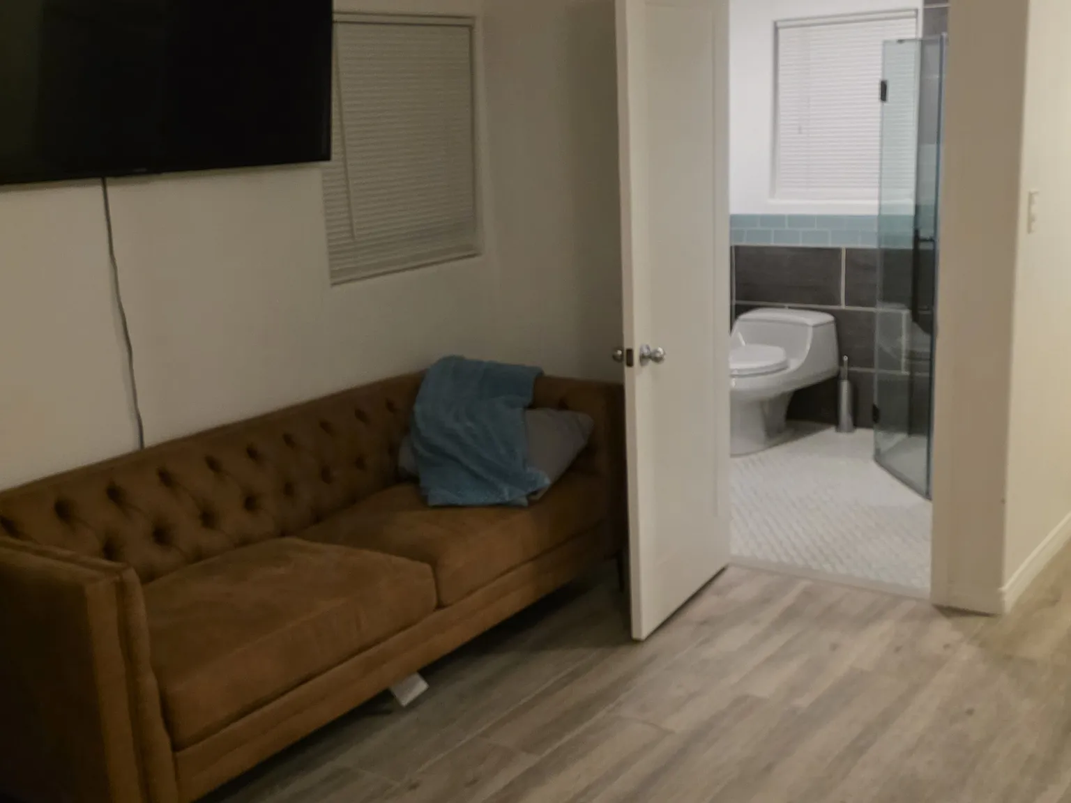 Studio, 700 sqft, $1,850 — Photo 4