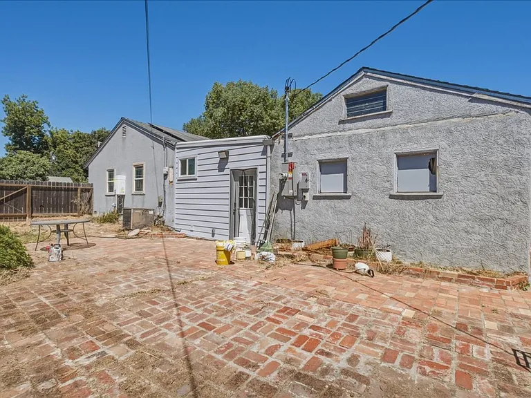 601 Poplar Ave — Photo 23