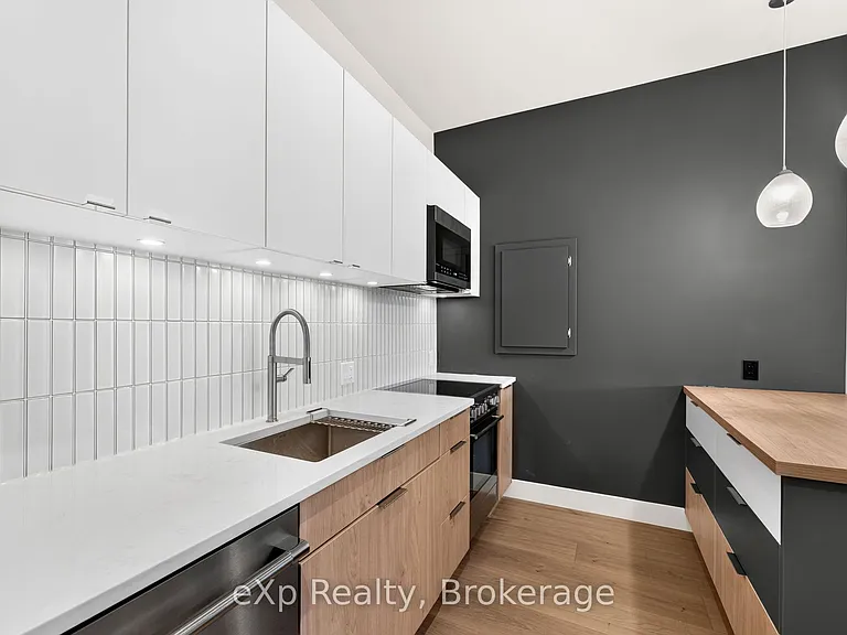24 Wellington St #12 — Photo 14