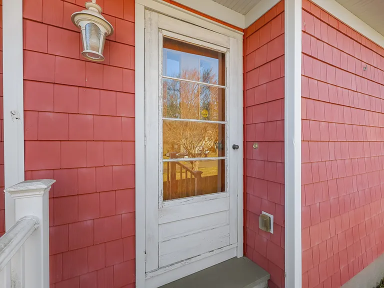 67 Barclay Dr — Photo 3