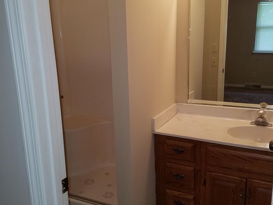 2nd image of 1903 Waverly Ct