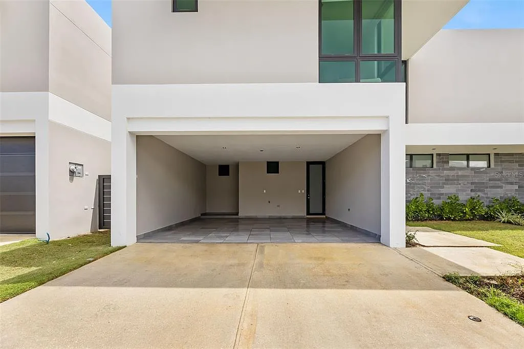 4 bed, 4.5 bath, 4000 sqft, $10,000 — Photo 3
