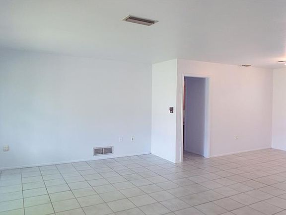 4th image of 1313 E Venice Ave