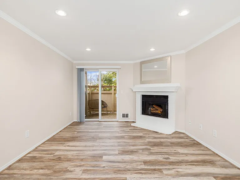 14200 NE 171st St #E101 — Photo 4