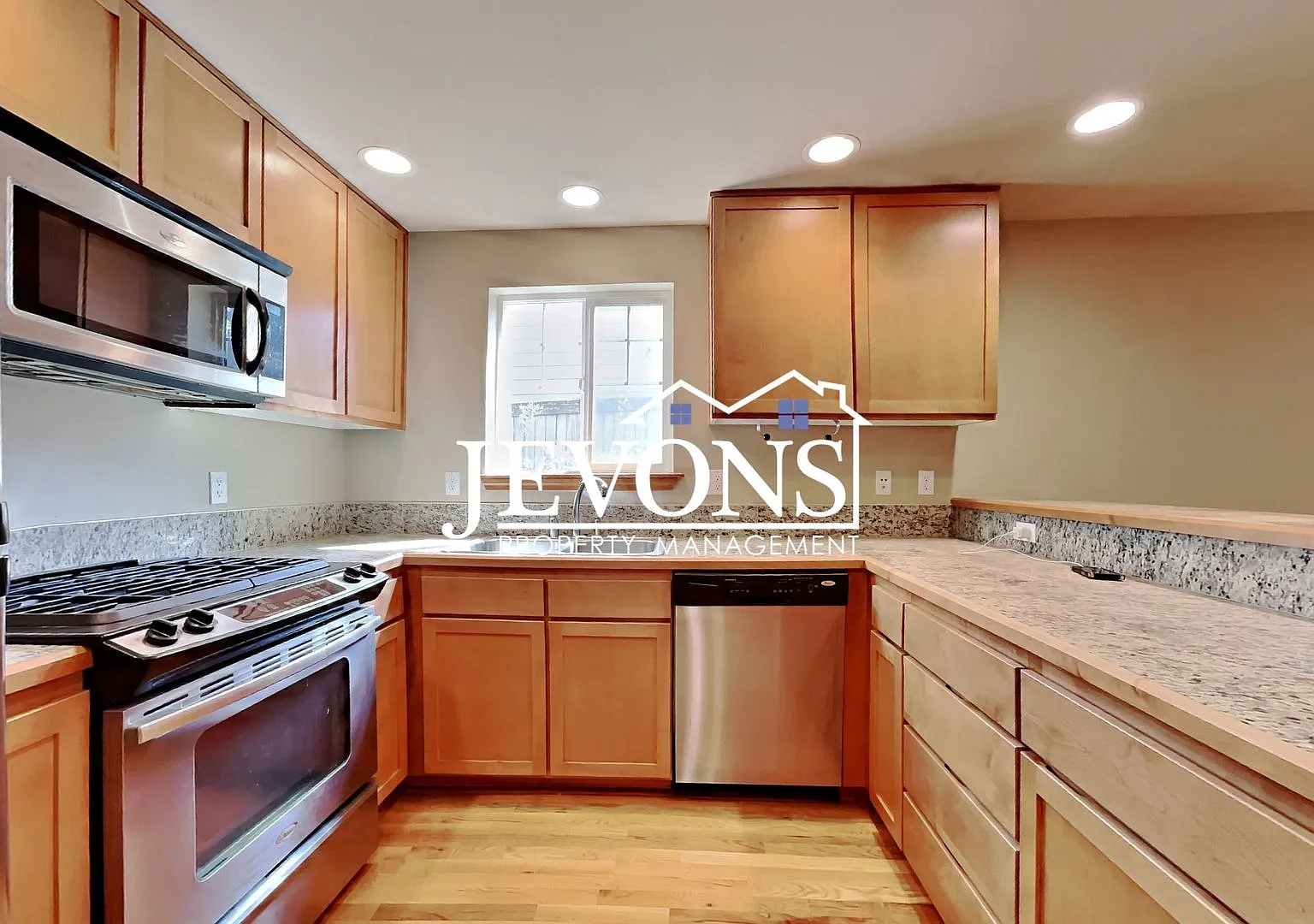 Coming soon! Charming two-story condo with two master suites - Pet Friendly! — Photo 2