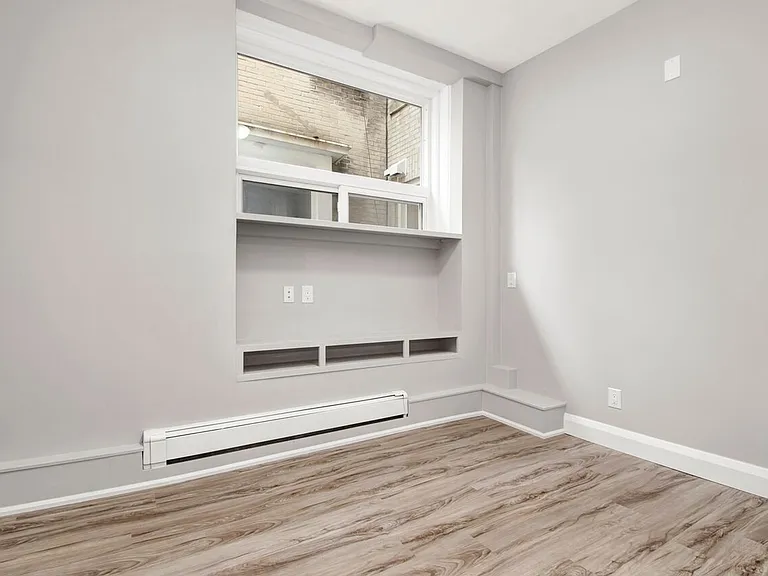 338 Somerset St E — Photo 19