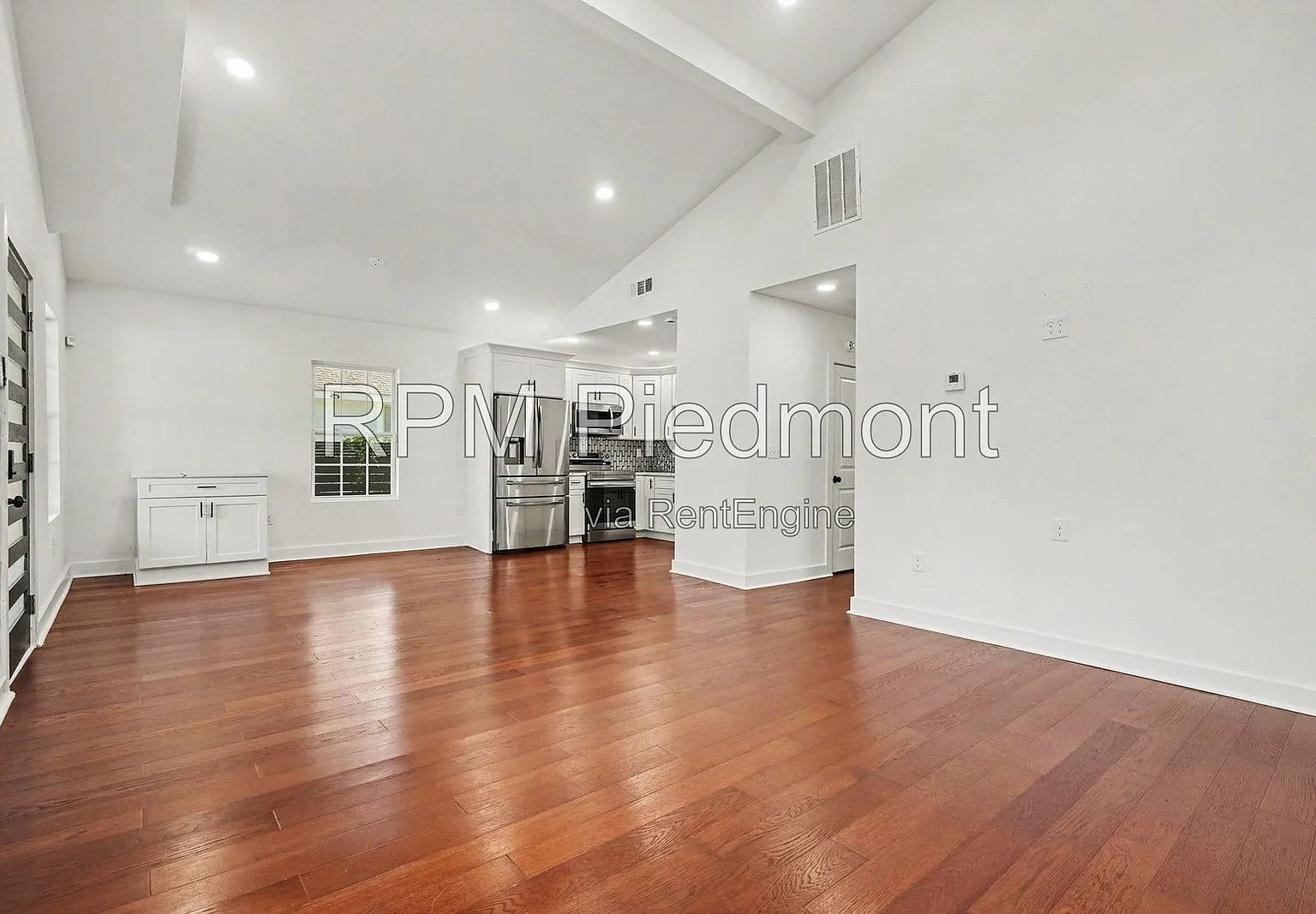4 bed, 3.0 bath, 1870 sqft, $3,000 — Photo 2