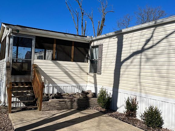 4th image of 818 Jeffery Pl