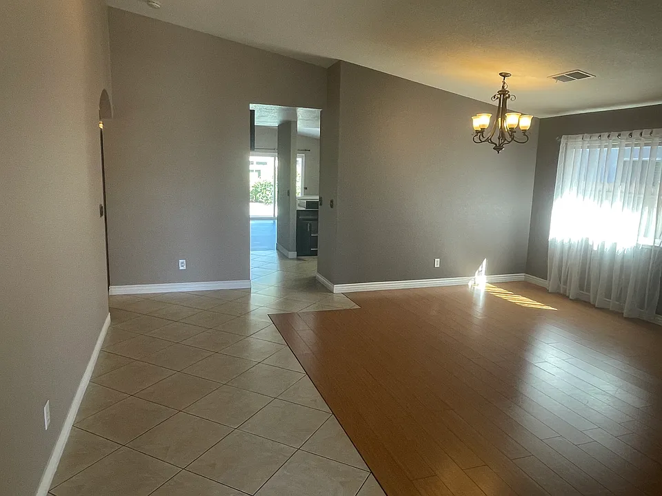 485 Vargus Ct