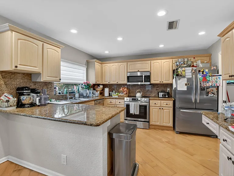 10065 Camelback Ln — Photo 13