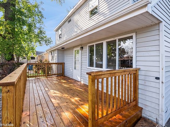 2nd image of 5838 W 88th Pl