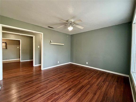 3rd image of 1130 E Avenue D