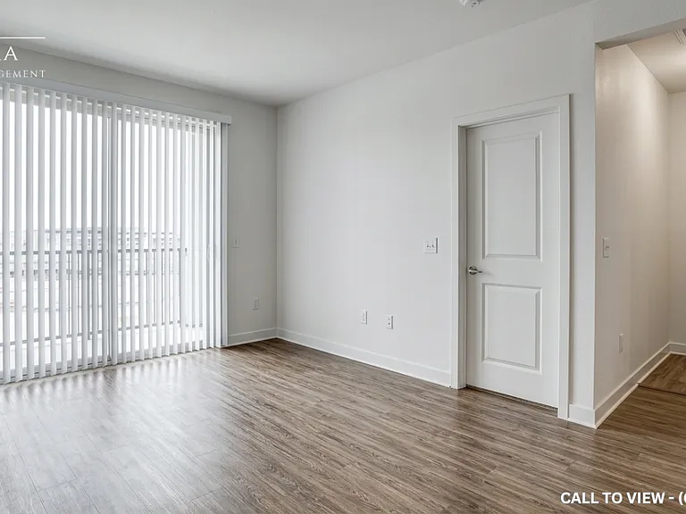 2300 Saint Clair Ave W #306 — Photo 4