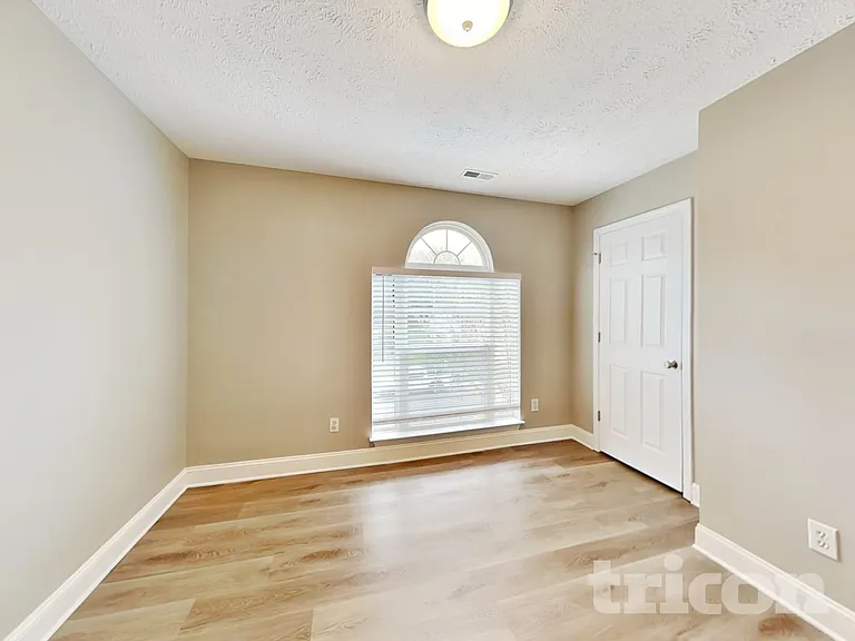 134 Walton Trce S — Photo 12