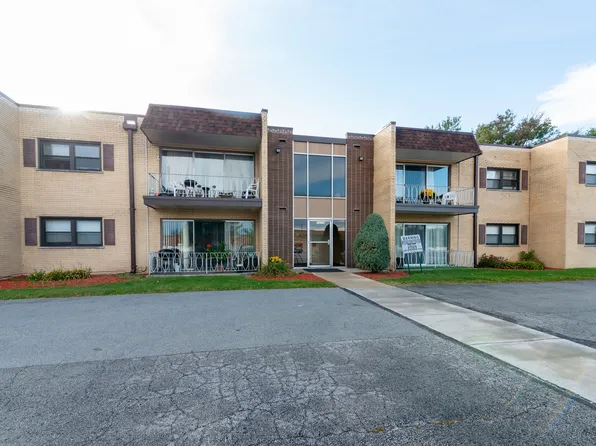 18320 Cherry Creek Dr APT 8, Homewood, IL 60430