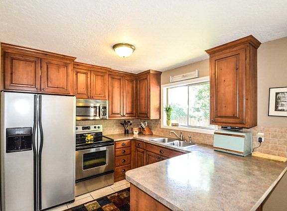 4th image of 3340 E Circle South Dr