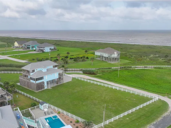 810 4th St, Port Bolivar, TX 77650