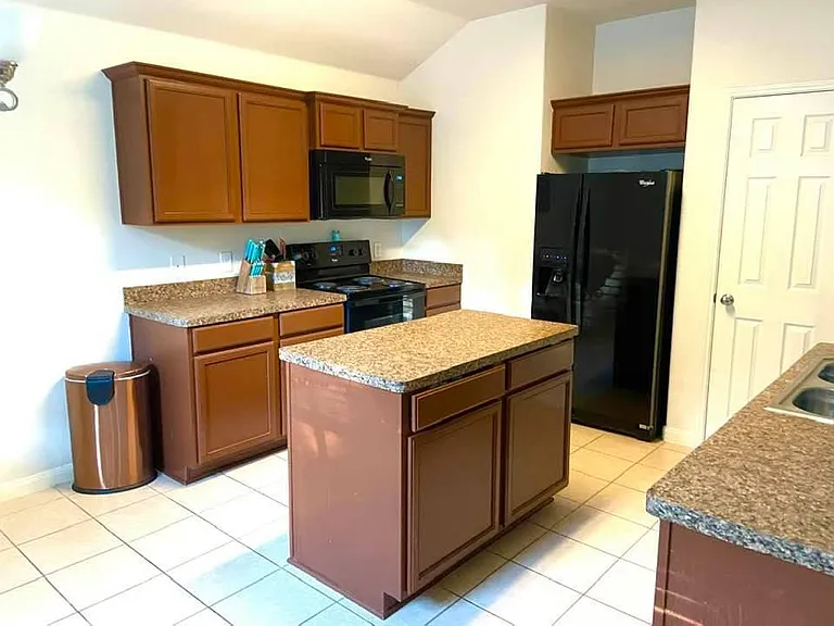 1800 Black Willow Trl — Photo 3