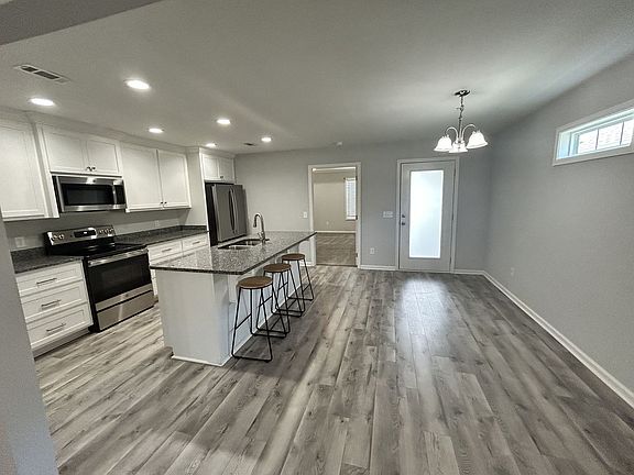 5th image of 102 Whispering Pines St #C