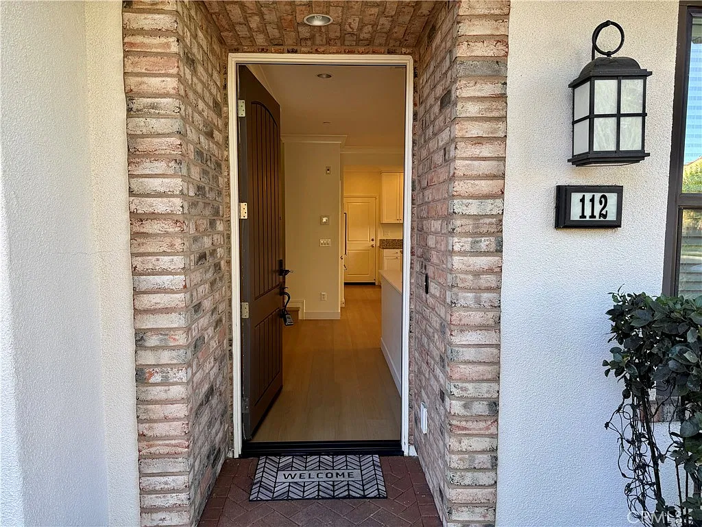 3 bed, 1695 sqft, $4,850 — Photo 2