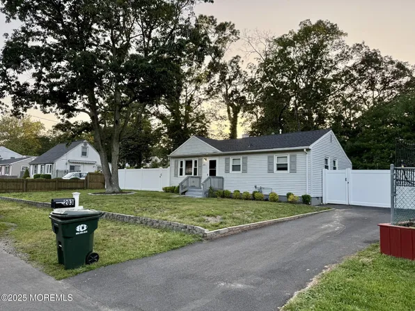 203 Sunset Ln, Howell, NJ 07731