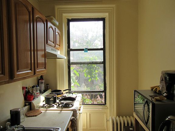 4th image of 911 Bedford Ave APT 3