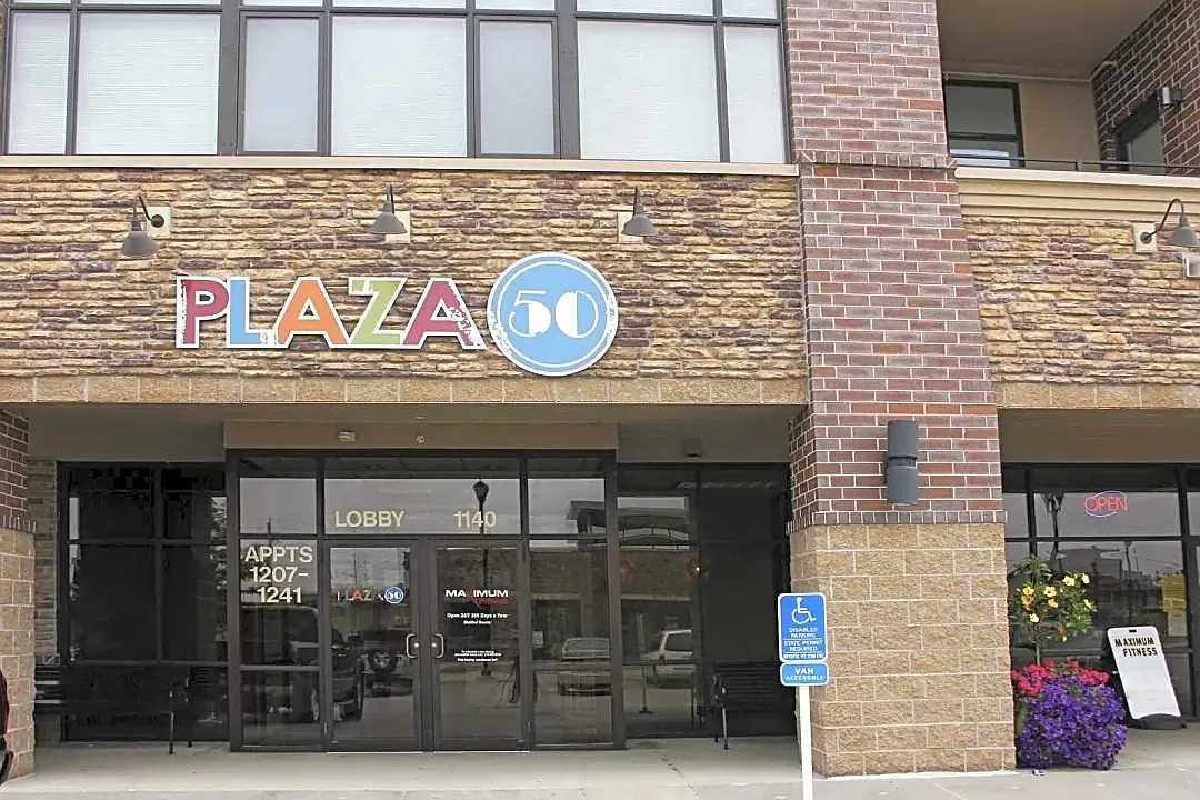 Plaza 50 Apartments — Photo 1