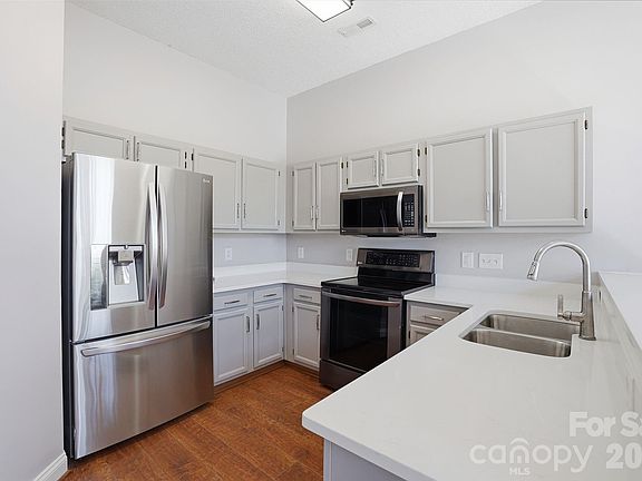 5th image of 6119 Park Hill Rd
