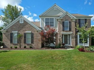 77 Fox Point Ct NE, Ada, MI 49301