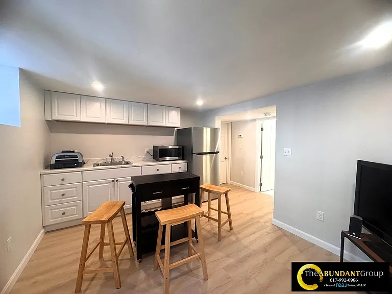 39 Cottage St — Photo 2